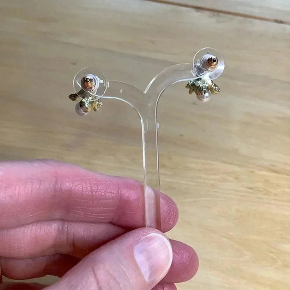 Dainty Gold Tone Bird & Flower Pearl Stud Earrings - Picture 5 of 9